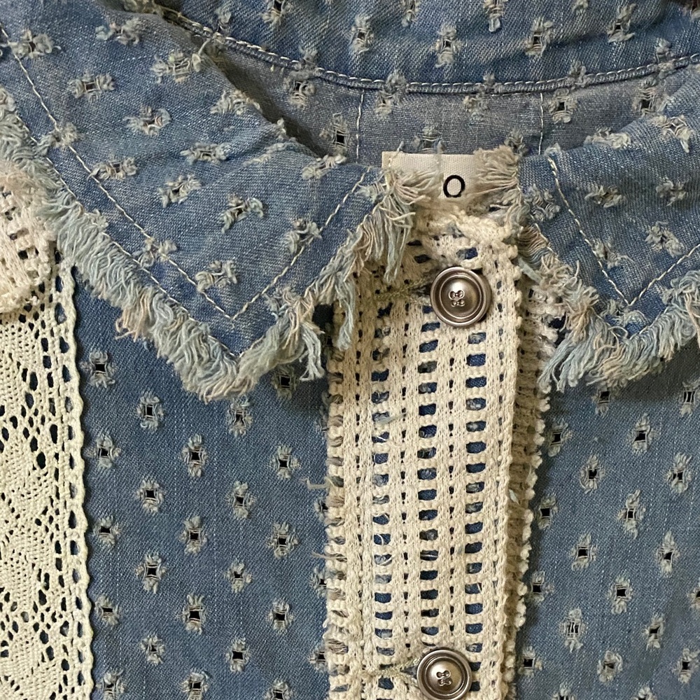 POL Clothing Mixed Media Denim Lace Shacket Blue Cream Distressed 100% Cotton - Picture 5 of 13